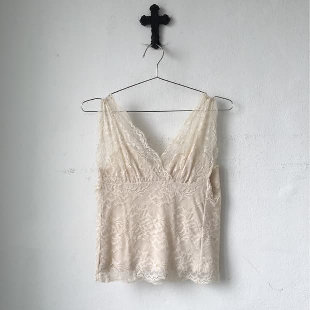 Lace sleeveless