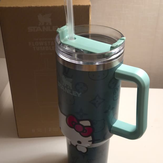 루이비통x스탠리 퀜처 H2.0 키티 텀블러 40oz 새상품