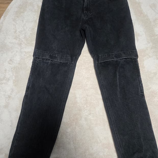 준지(Juun.J) 블랙 워싱 무릎 절개 조거 데님 (48사이즈)