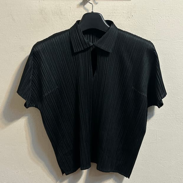 이세이미야케 오픈넥 플리츠 블라우스