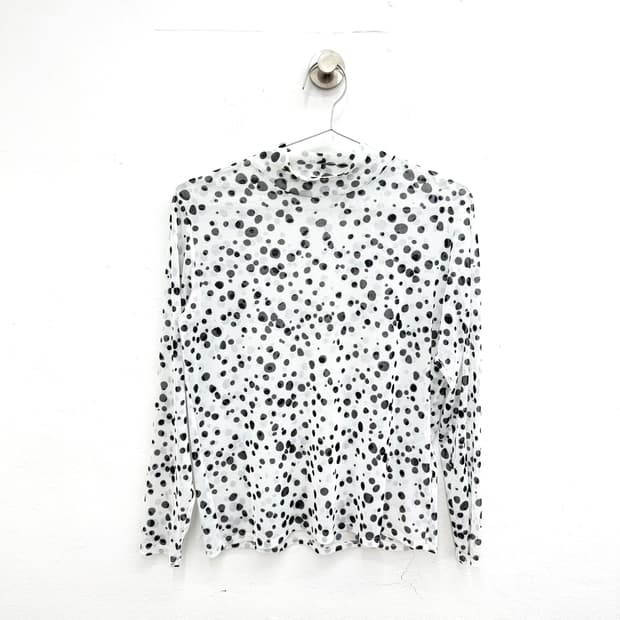 monochrome pebble mesh top