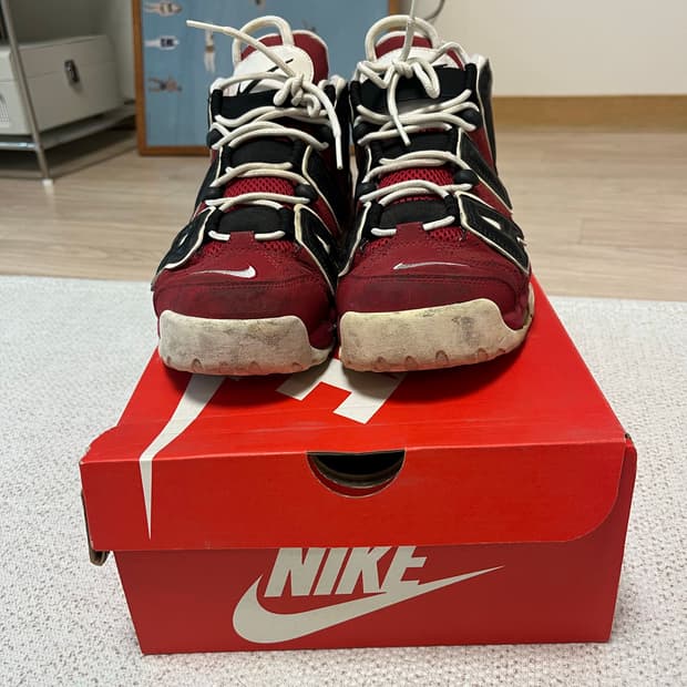 나이키 에어모어 업템포 빨/검