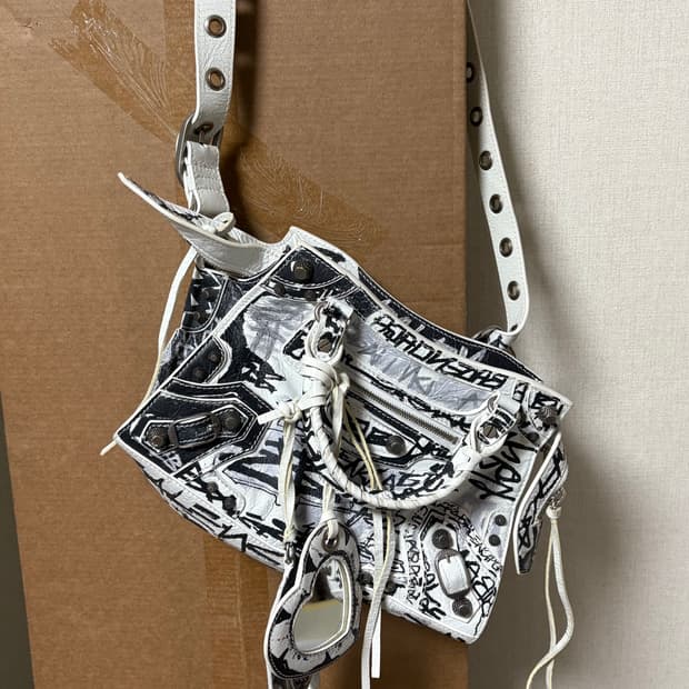 발렌시아가 그래피티 르카골 XS 화이트