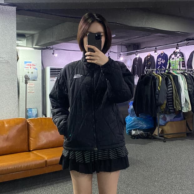 노스페이스 자스 스몰 로고 블랙 경량 패딩 B2784  