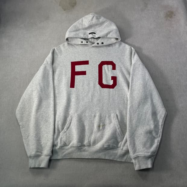 105 피오갓 에센셜 모나크 fg 로고 크림 후드티