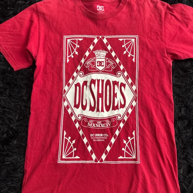 DC SHOES Red T-shirts