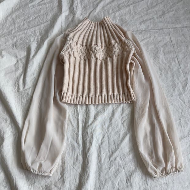 라이트살구베이지 딱붙 쉬폰 포인트 크롭 니트