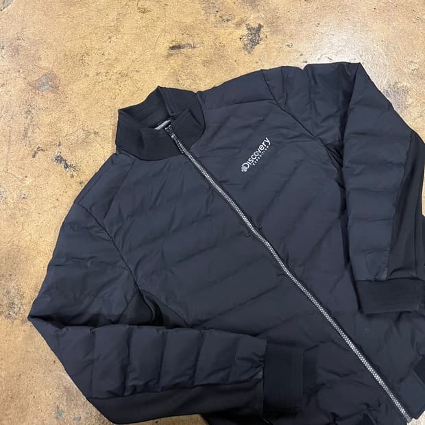 [정품/100] 디스커버리 경량 패딩 블랙 점퍼 b14