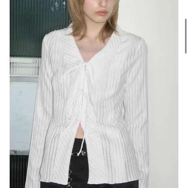 밀로우먼 레이스 러플 블라우스