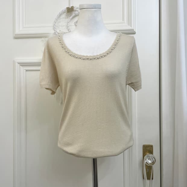 cream beige neck pearl point knit top