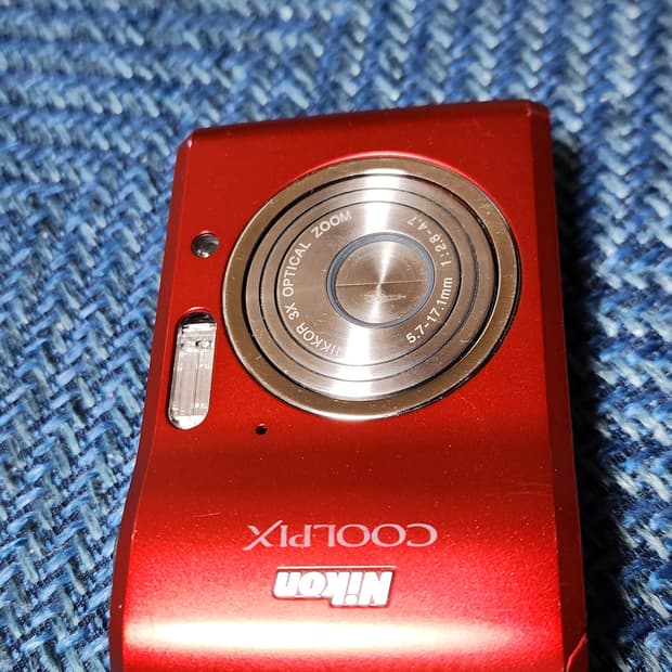 니콘 쿨픽스 L18 디지털 카메라 팝니다. 디카
