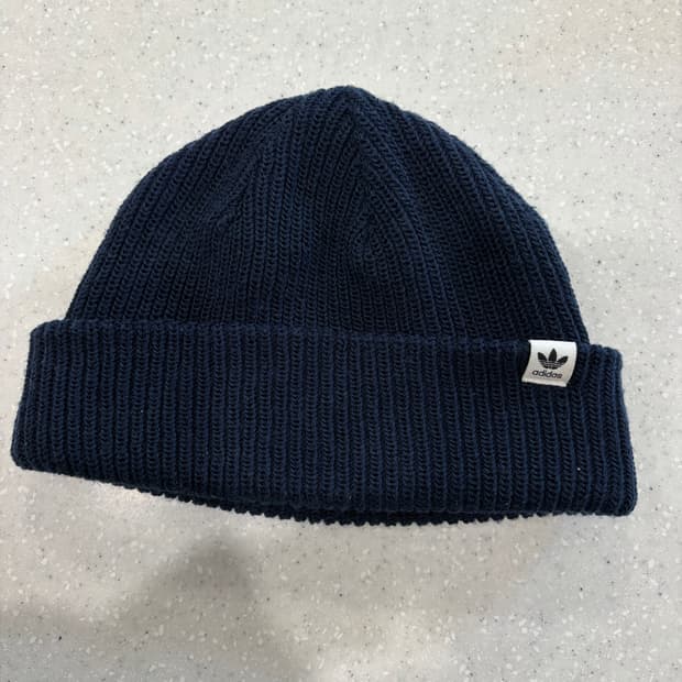 44. 아디다스 비니