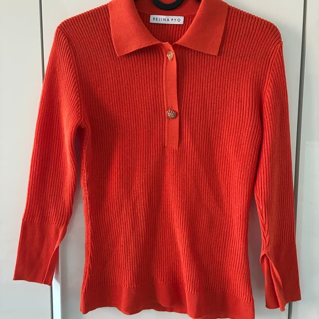 레지나 표(Rejina Pyo) 오렌지 리브 니트 폴로 탑