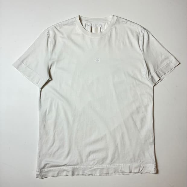 지방시 4G 자수 로고 코튼 슬림핏 반팔 티셔츠 PN9095