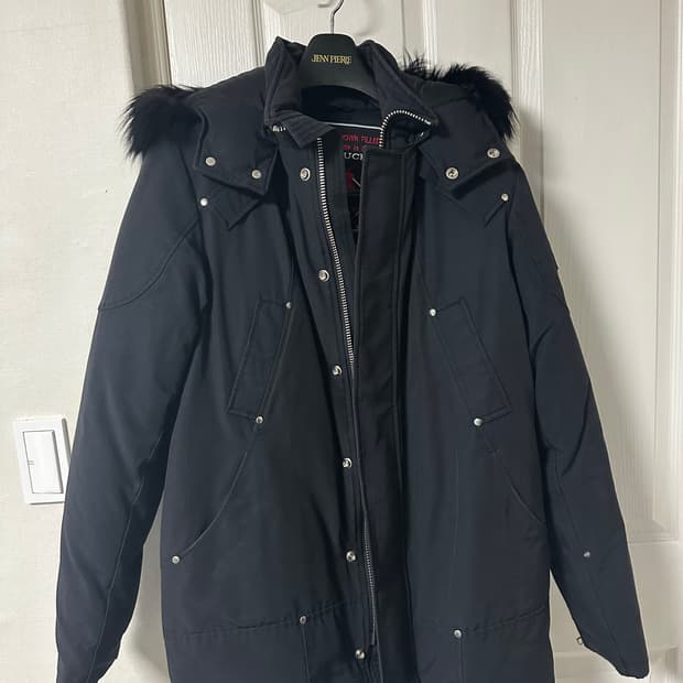 무스너클 스틸링 블랙 폭스퍼 구스다운 롱패딩 사이즈M(100-105)