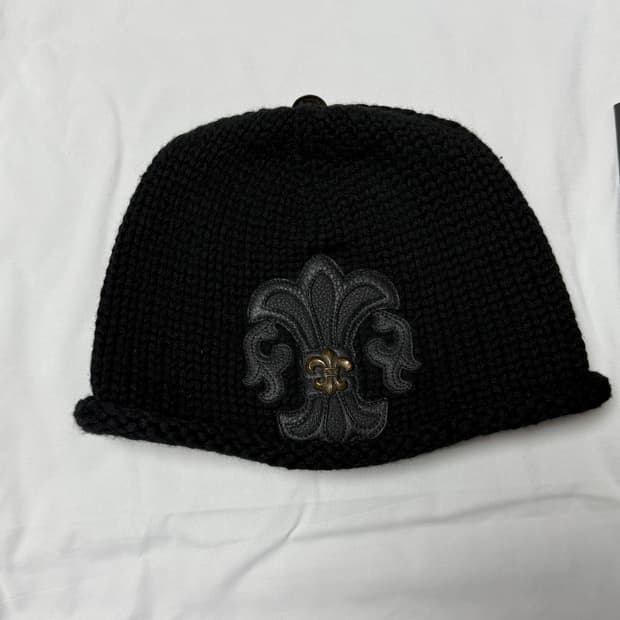 크롬하츠 플레어 참 캐시미어 비니