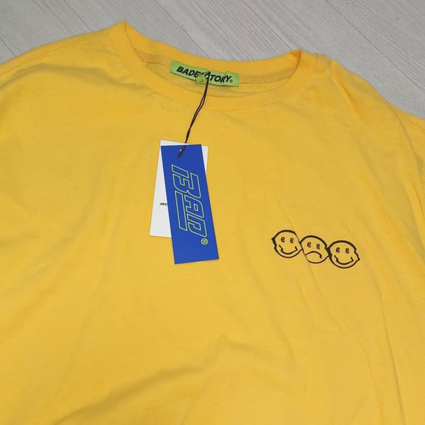 배드팩토리 스마일 롱 슬리브 로고 긴팔 티셔츠