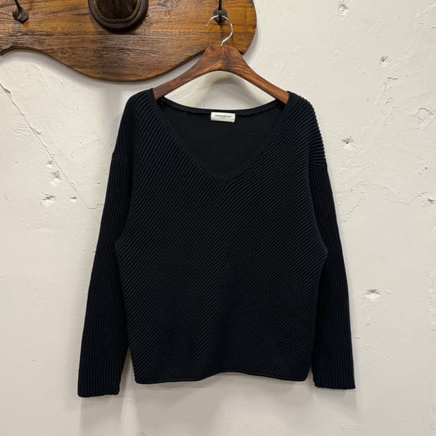 55) TOMORROWLAND V-Neck Ribbed Knit