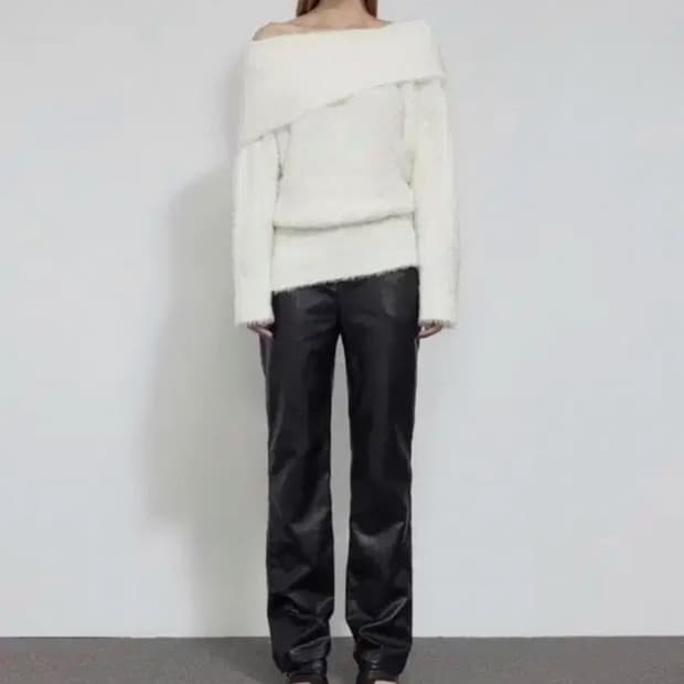 보헤미안서울 보헴서 오프숄더 부클 니트 아이보리 화이트