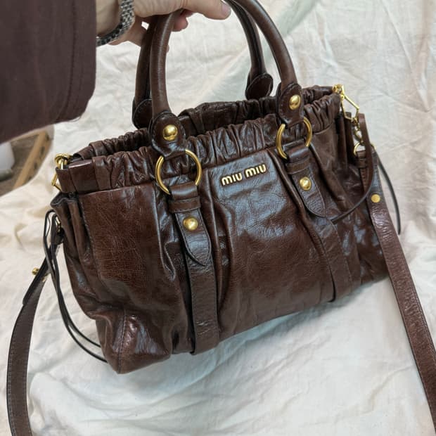 미우미우 브라운 비텔로 백 스칸디백