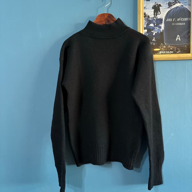 90‘s USN military gob sweater.