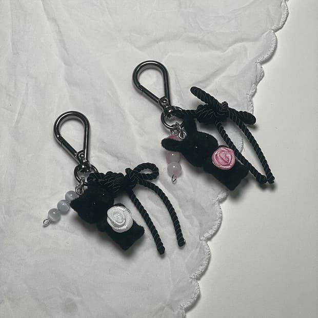 블랙 냥/래빗 로즈 로프 키링