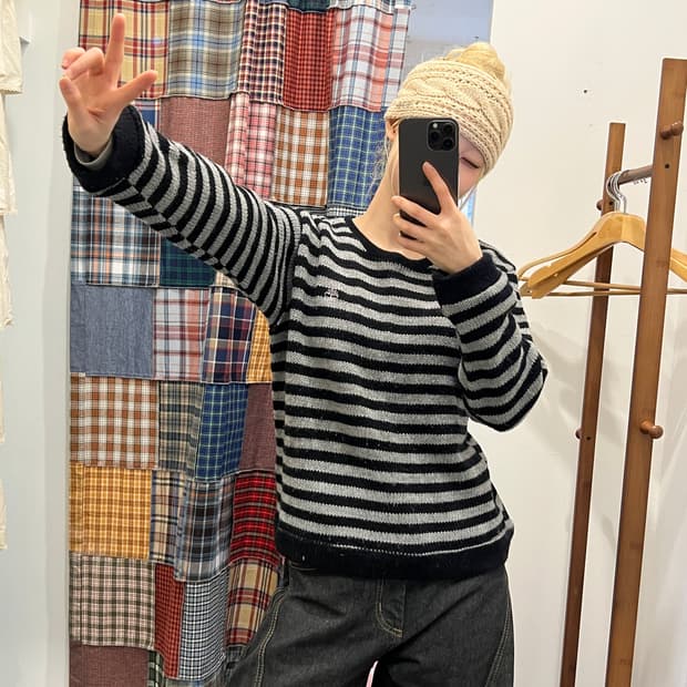 블랙 스트라이프 니트