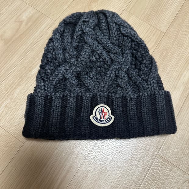 몽클레어 그라데이션 비니