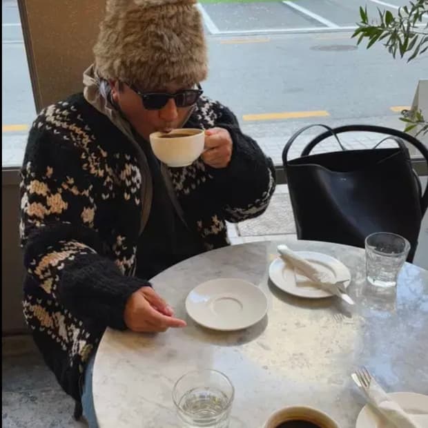 (카멜사장님 착용)올드조 코위찬 스웨터 38사이즈