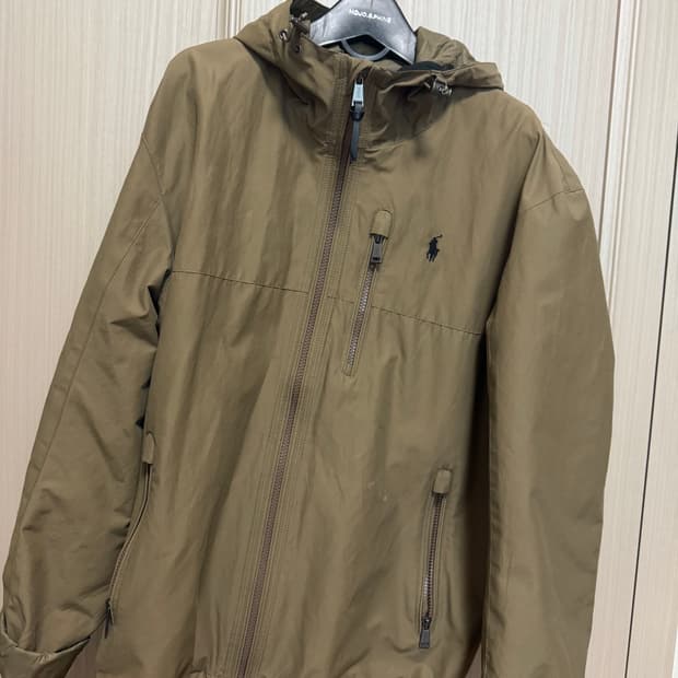 폴로 베이지색  바람막이