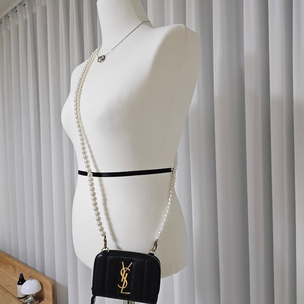 생로랑  지퍼돌이 카드지갑(정품)