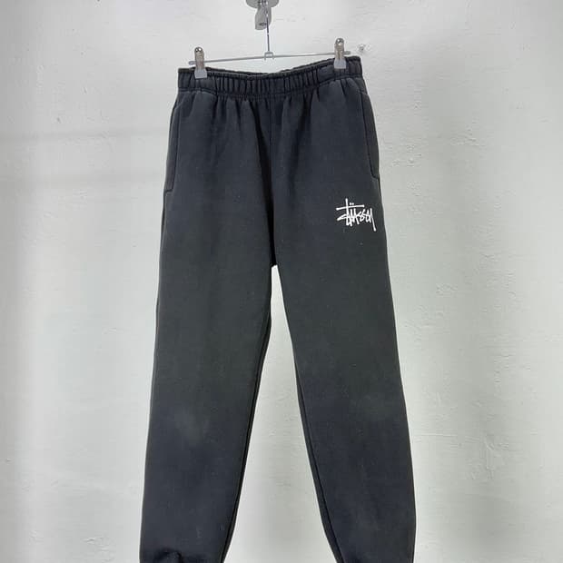 스투시 워시드 블랙 스톡 스웨트 팬츠