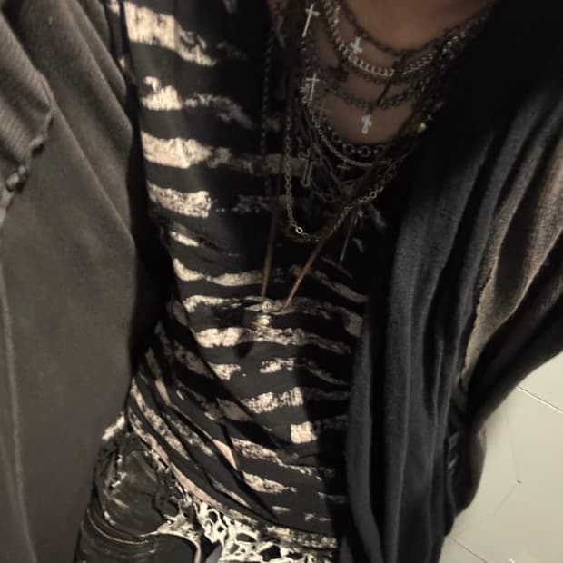 No.id 00s bleached cut sew