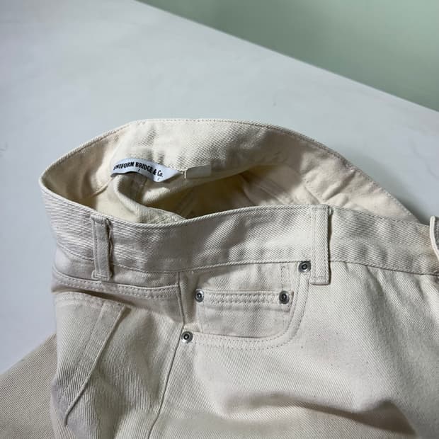 L 유니폼브릿지 레귤러핏 일자핏 크림아이보리 데님팬츠