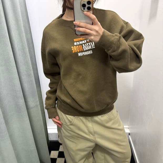 챔피온 카키 스웻셔츠