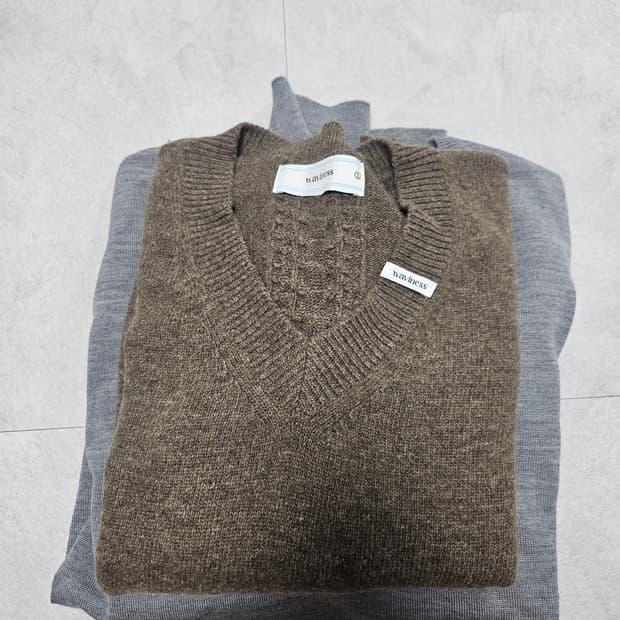 웨이비니스 호이리거 브이넥 1사이즈