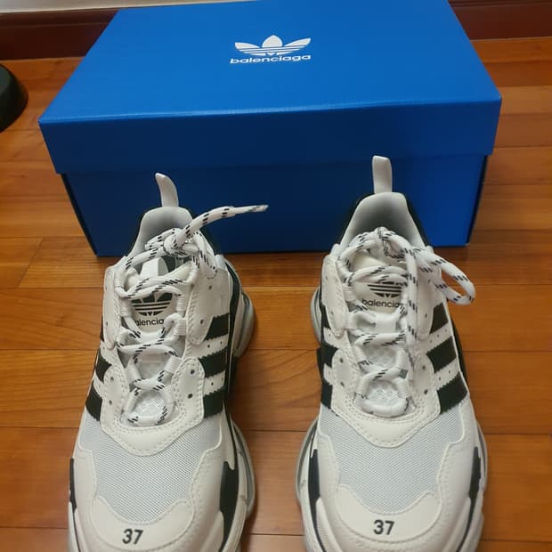 발렌시아가  아디다스 트리플S 37사이즈