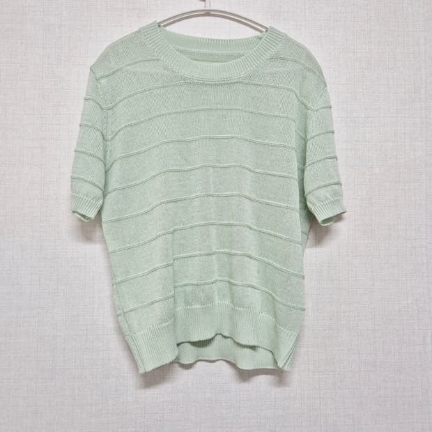 민트색 반팔 니트 티셔츠