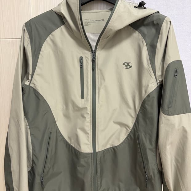 24fw 산산기어 2.5L 자켓 웜 그레이 판매합니다.