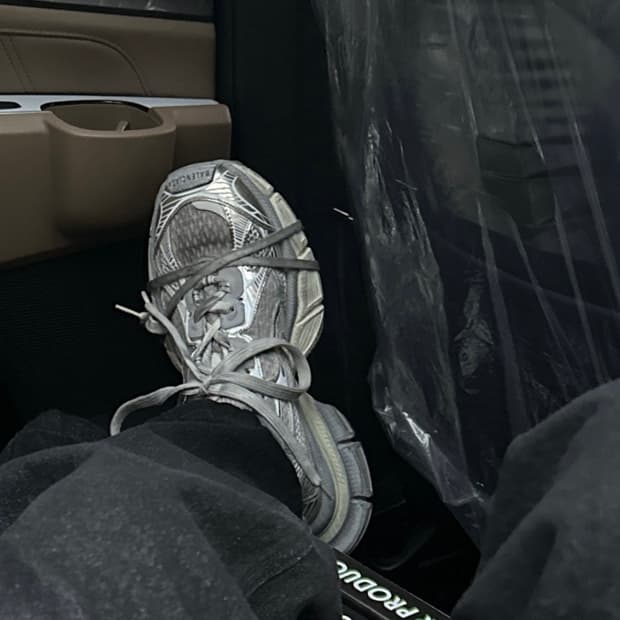 발렌시아가 3XL 에그쉘 43 사이즈