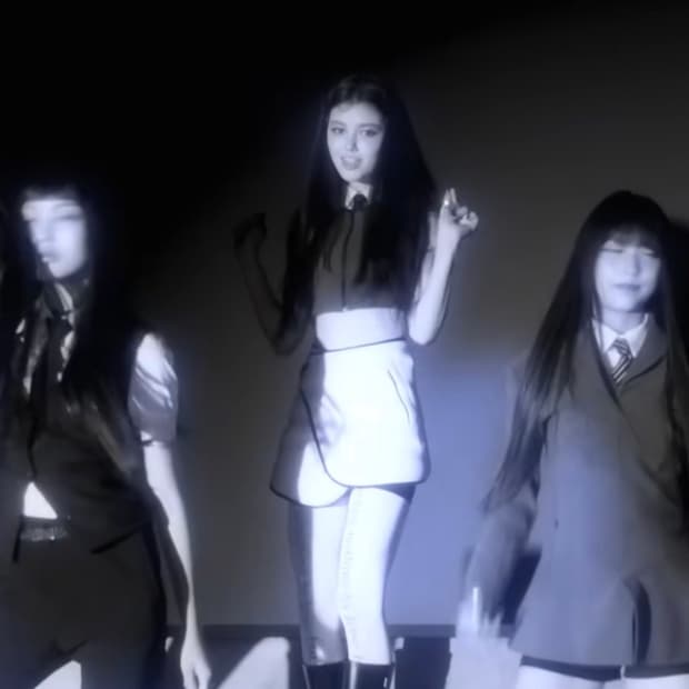 hyein seo 혜인서 스쿠바 스커트 화이트 1