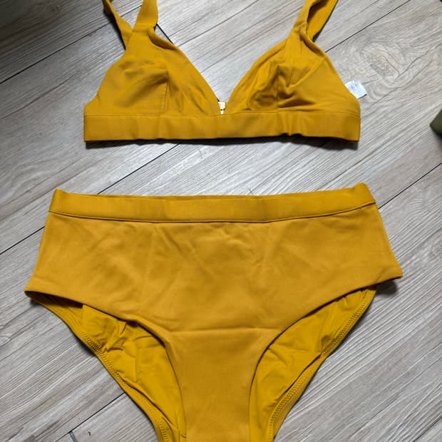 COS 머스타드 비키니