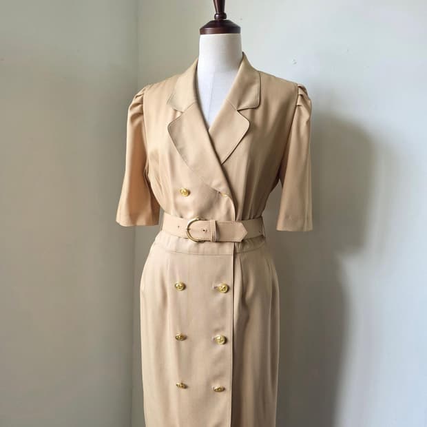 Leilian 베이지 금장 더블 버튼 벨트 원피스