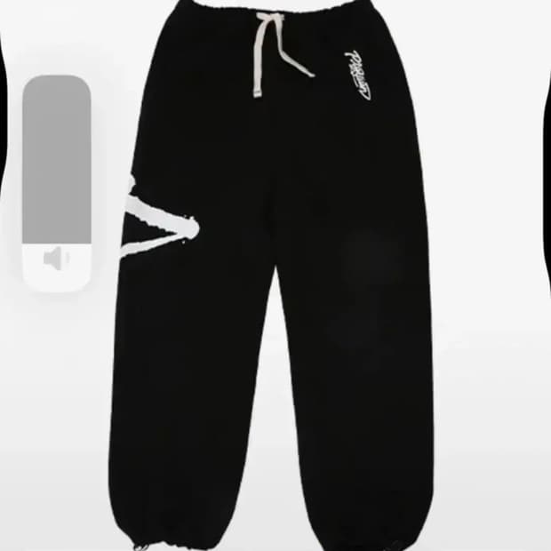 PLAYIVN 블랙 그래피티 스웨트 팬츠