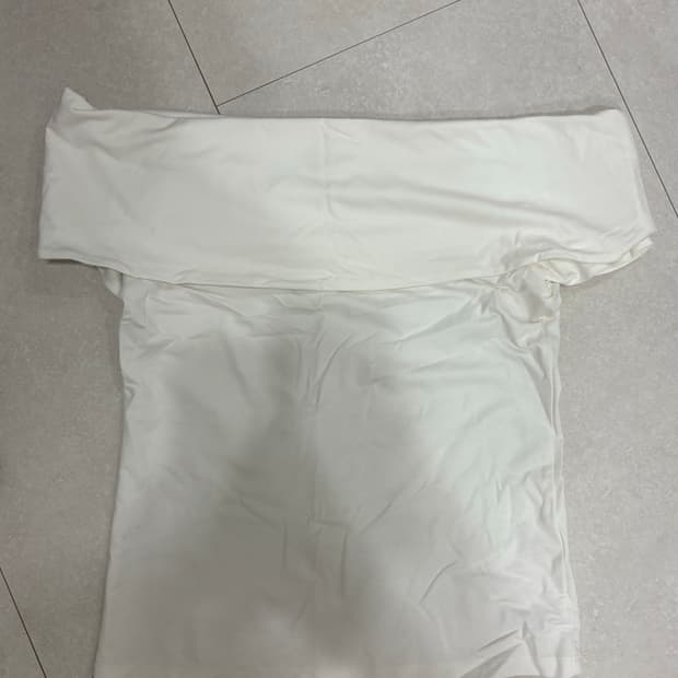 Cos 오프숄더 티셔츠 M