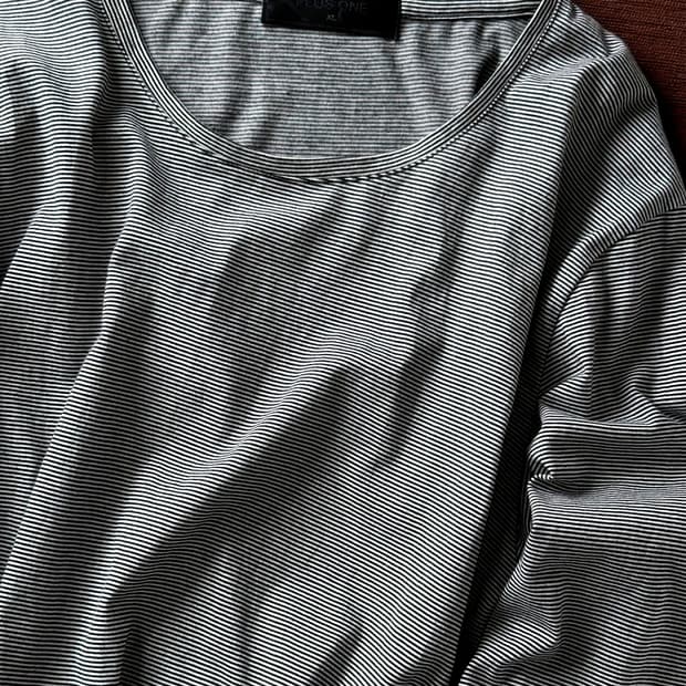 Narrow stripe design L/S top