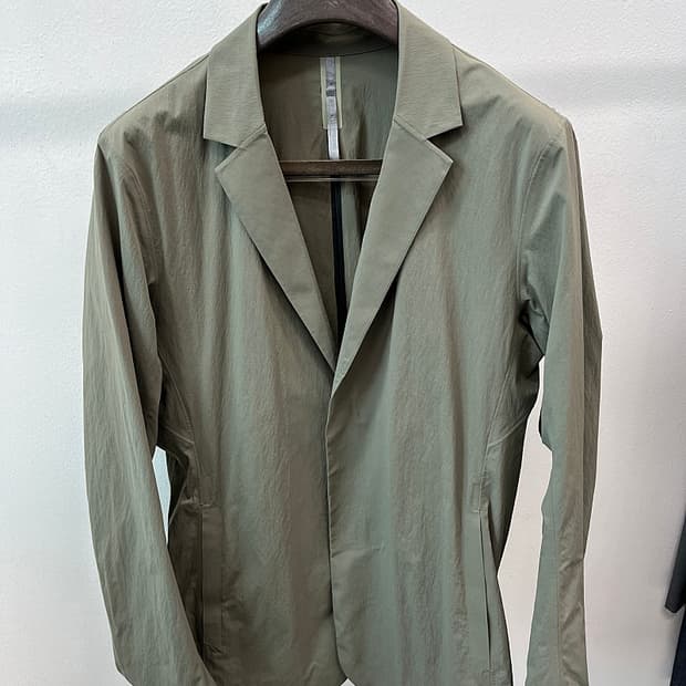 100) 아크테릭스 베일런스 블레이져 