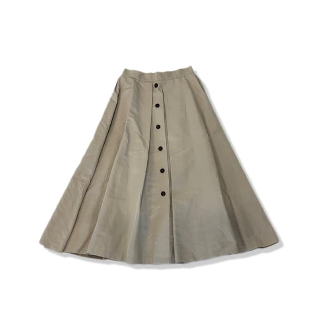 button pleated long skirt