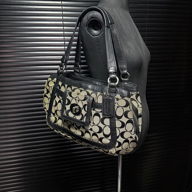 코치 로고 컨버스 가죽 소재 시그니처 블랙 버클 링 고스 펑크 락시크