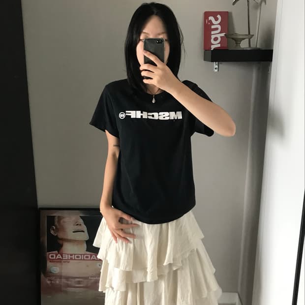 미스치프 중앙 스펠아웃 블랙 반팔티